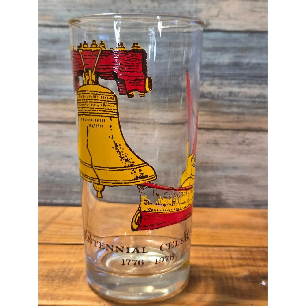 Vintage 1776-1976 Bicentennial Celebration Liberty Bell‎ Glass Tumbler Americana